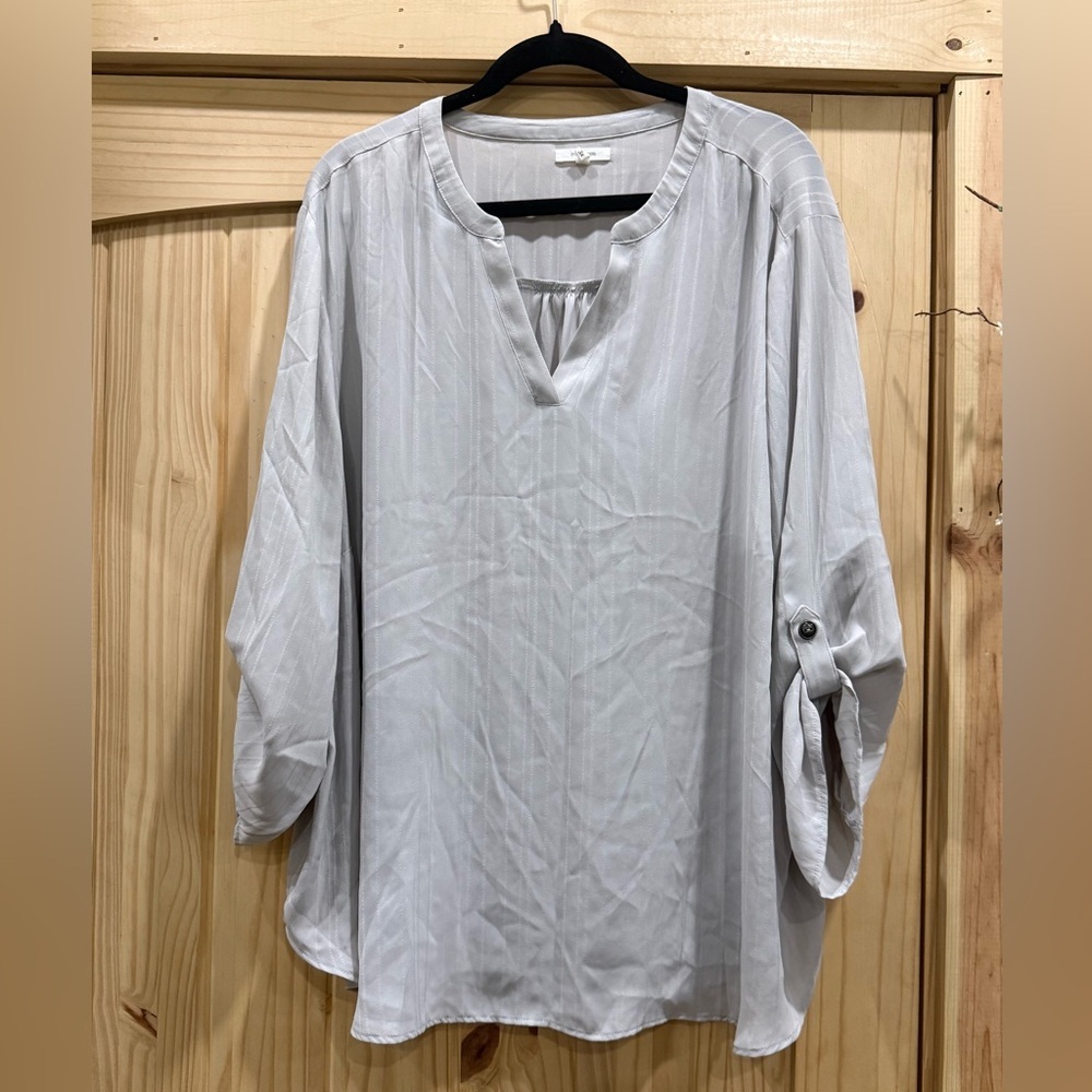 Womens Gray 3/4 Sleeve V-Neck Roll-Sleeve Blouse